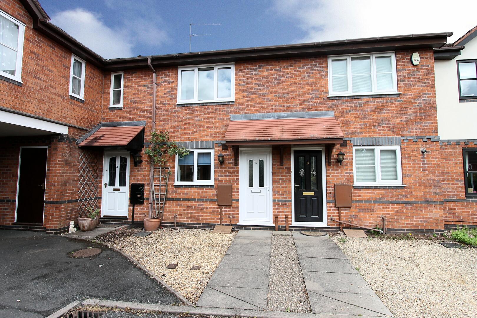 2 bed property in The Hawthorns, Worcestershire
